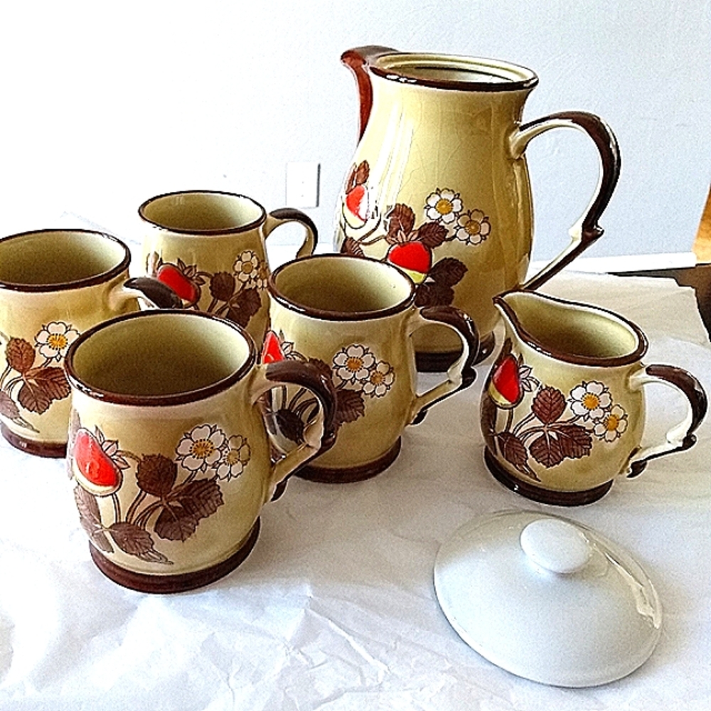 Vintage Strawberry teapot, cups & creamer